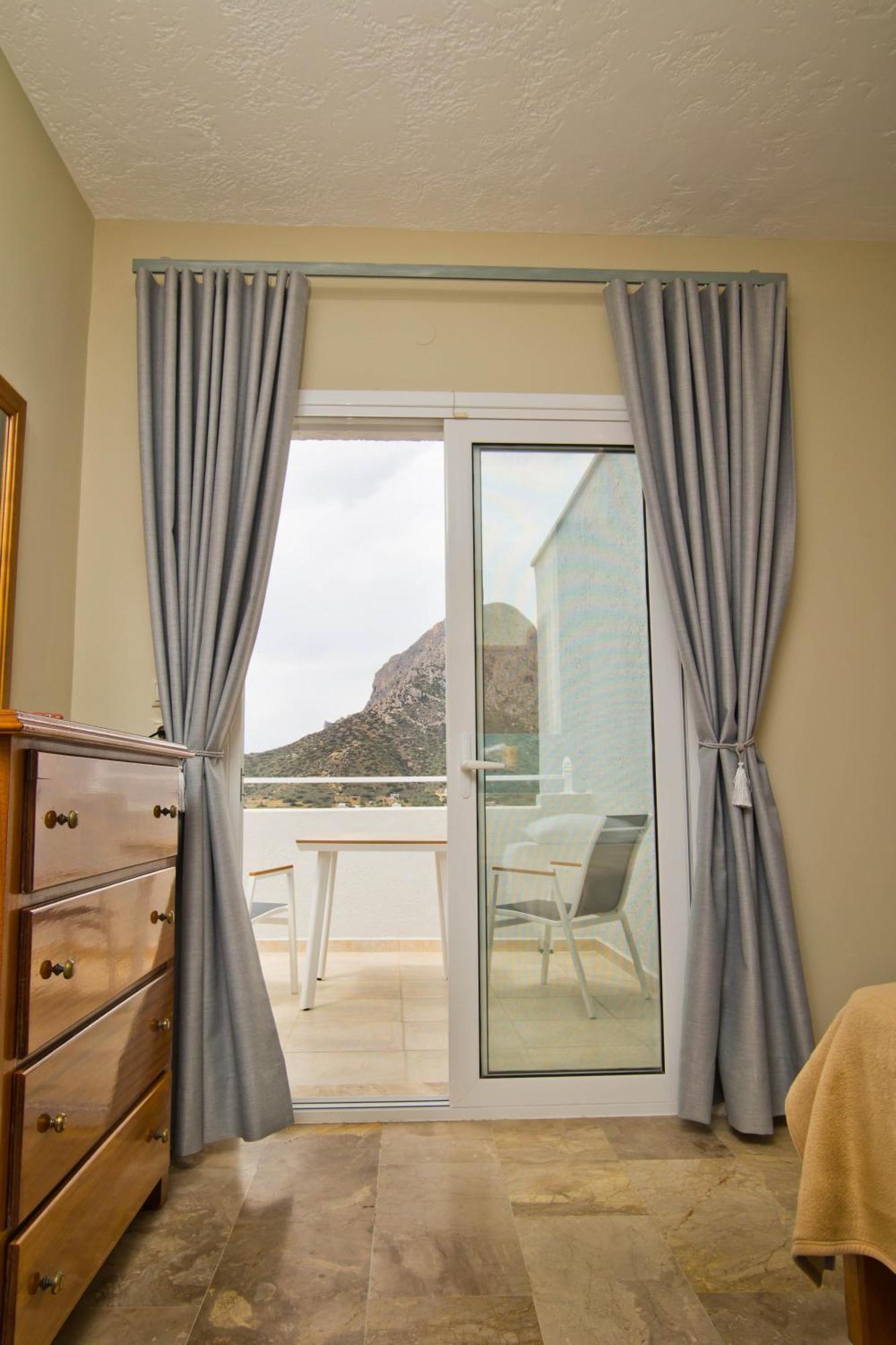 Acropolis Hotel มาซูรี ภายนอก รูปภาพ